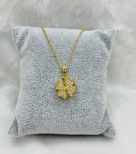 Stainless steel spin necklace