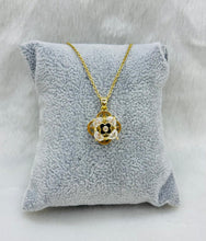 Stainless steel spin necklace