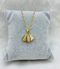 Stainless steel spin necklace