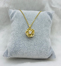 Stainless steel spin necklace