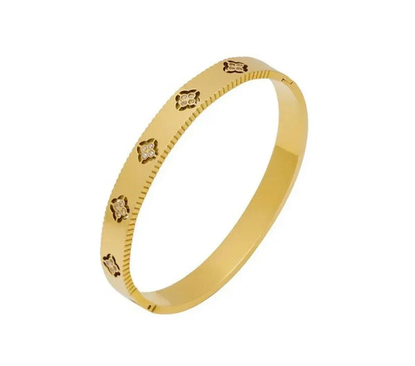 Hollow Four Leaf Clover Rhinestone Bangle